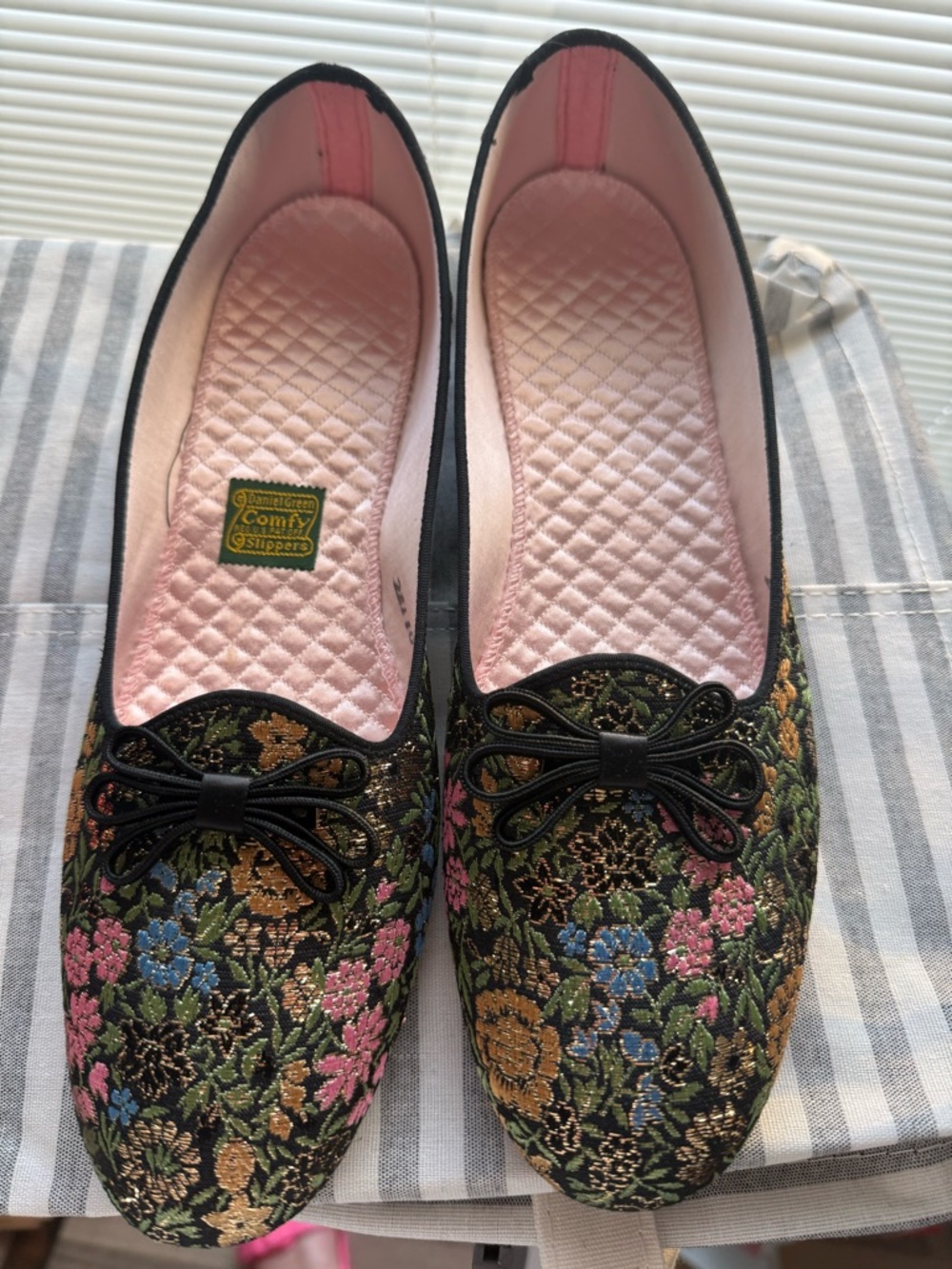 Comfy Slippers Women's Black Floral Embroidered Flats